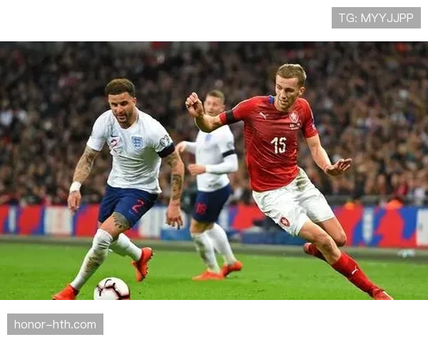 范戴克状态回暖,西甲赛季表现优异,助力球队防线保持失球最低纪录 范戴克状态回暖,西甲赛季表现优异,助力球队防线保持失球最低纪录