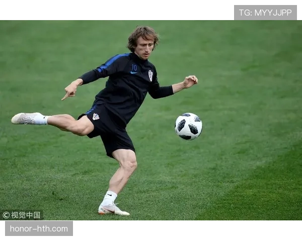 莫德里奇训练场上多严,连保姆都给他排计划表了? 莫德里奇训练场上多严,连保姆都给他排计划表了?