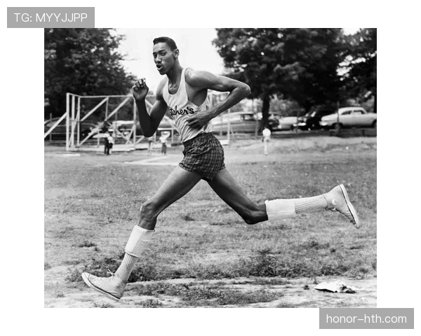 比尔·拉塞尔：护框主导胜过张伯伦得分